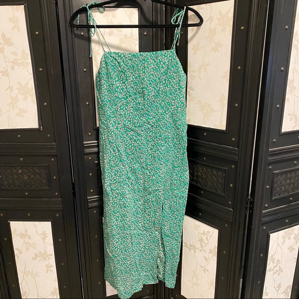 ⭐️ 2/$50 ⭐️ Floral Green Square Neck Tie Strap Dress